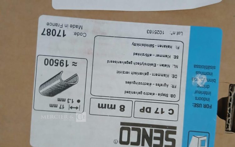 Autre Lot de poignées en inox, compatible avec la cuisine du lot 401        Contient 5  323