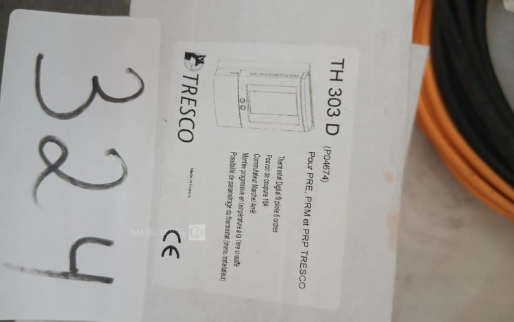 Autre Lot de poignées chrome et blanc, compatible avec la cuisine du lot 401     Conti  324