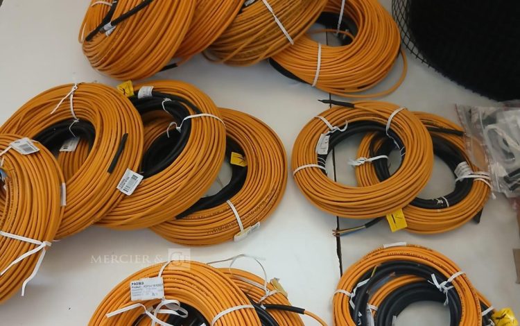 Autre Lot de deux crédences de 3 m, couleur noire marque OSKAB  326