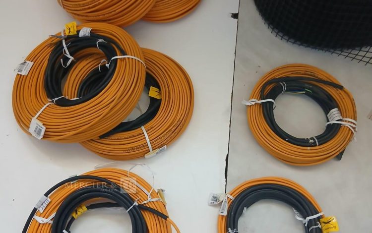 Autre Lot composé de plusieurs outils pour les véhicules de décarcération.  317
