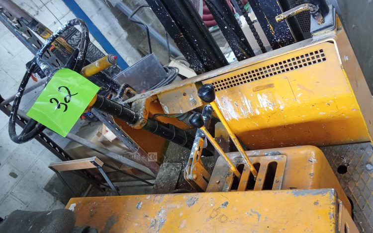 Autre Lot comprenant trois boîtes de crédence en aluminium composite OSKAB et un fond  32