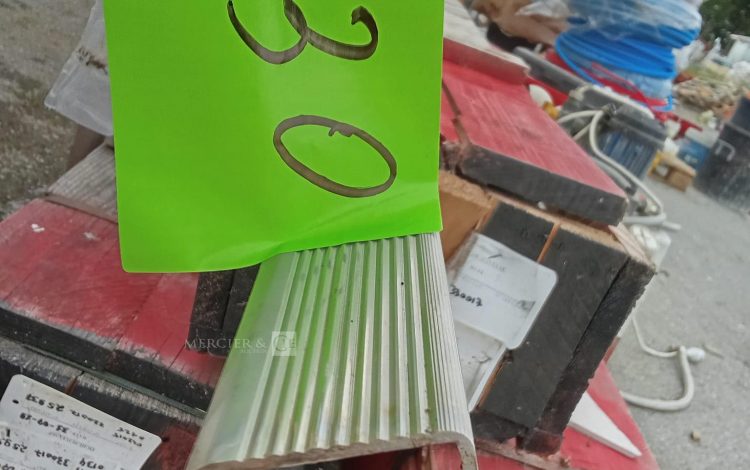 Autre Lot de 20 nez de marche de 6cmx3cmx6m  274