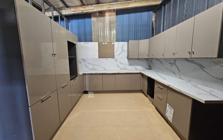 Autre Cuisine couleur taupe de la marque OSKAB  280
