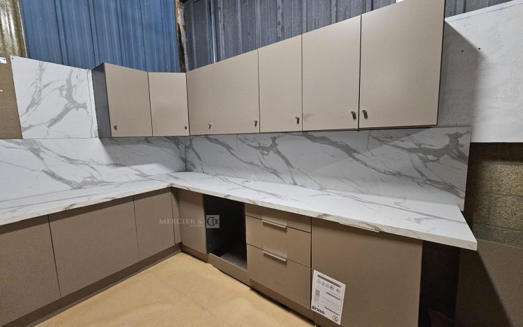 Autre Cuisine couleur taupe de la marque OSKAB  280