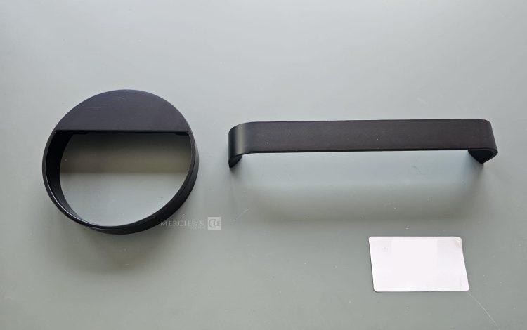 Autre Jeu de poignées de porte coloris noir, conçu pour s’adapter parfaitement à la cu  29