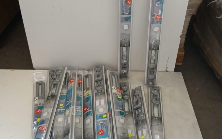 Autre Lot de 220m² de dalle de moquette, une dalle mesure 50x50cm, TECSOM, couleur gri  333