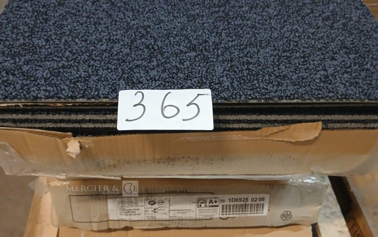 Autre Lot de poignées blanches, compatible avec la cuisine du lot 451. Contient 11 pet  354