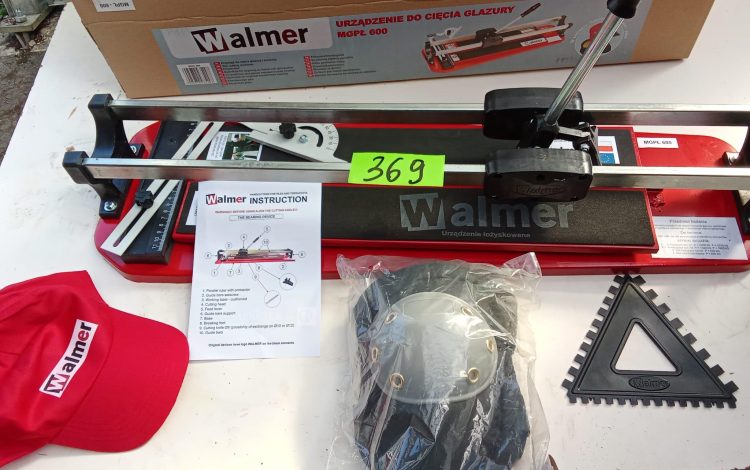 Autre Un outil de coupe de carreaux WALMER 600   , avec accessoires  301