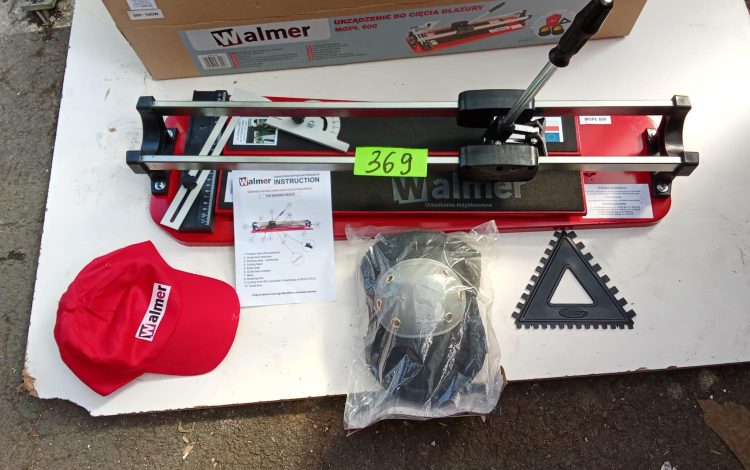 Autre Un outil de coupe de carreaux WALMER 600   , avec accessoires  301