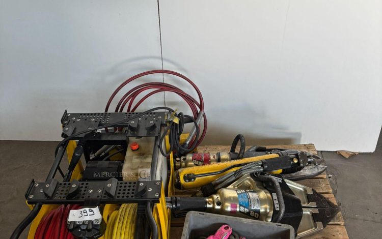 Autre Lot composé de plusieurs outils pour les véhicules de décarcération.  317