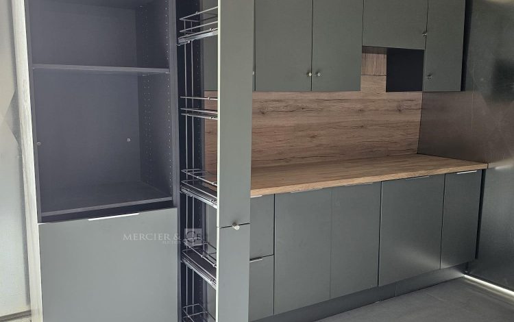 Autre Cuisine complète d’environ 3 m couleur vert mat de la marque OSKAB avec crédence  3