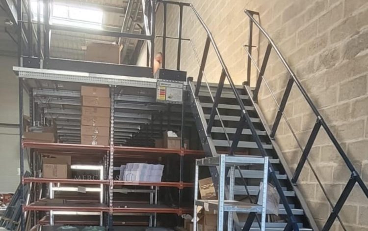 Autre Mezzanine denviron 90 m², de la marque MECALUX. La plateforme sera délivrée en  4