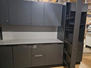 Autre Cuisine gris foncé  modèle compact et fonctionnel, marque OSKAB  319