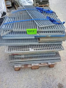 Autre Lot de 29  caillebotis pour chantier différentes tailles  320