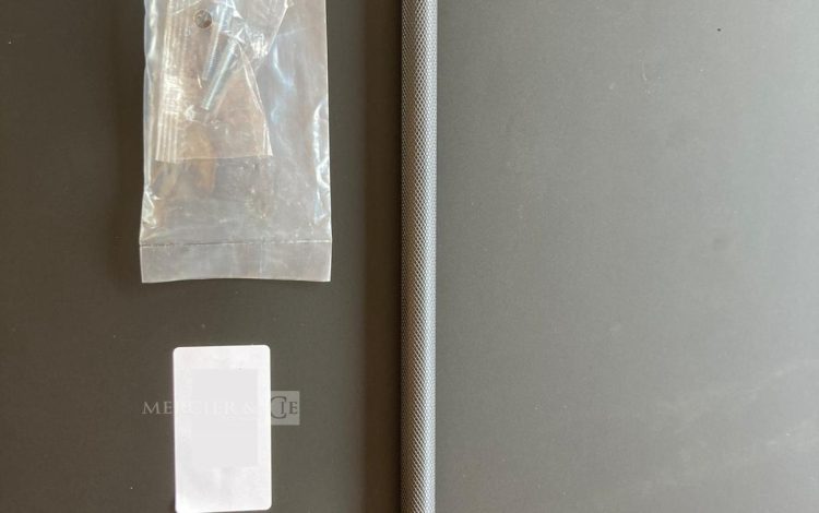 Autre Lot de poignées en inox, compatible avec la cuisine du lot 401        Contient 5  323