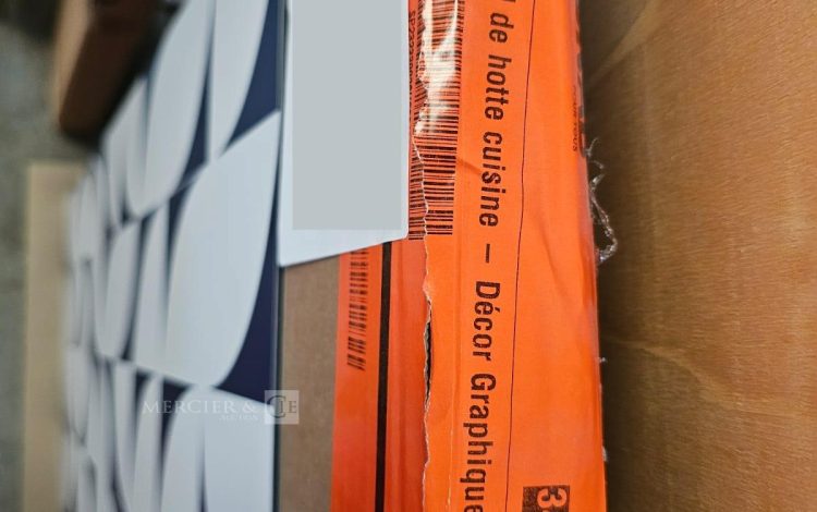 Autre Lot comprenant quatre boîtes de crédence en aluminium composite OSKAB , un fond  349