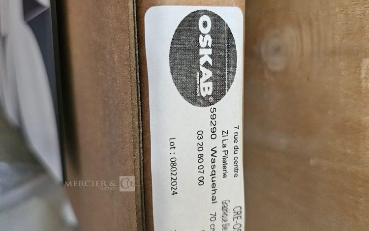 Autre Lot comprenant quatre boîtes de crédence en aluminium composite OSKAB , un fond  349