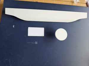 Autre Lot de poignées blanches, compatible avec la cuisine du lot 451. Contient 11 pet  354