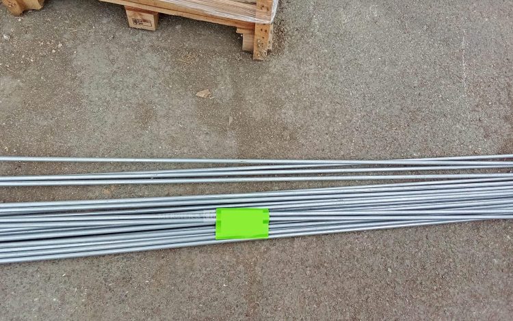 Autre Lot de 20 barres métalliques 5mx1cm pour semi-remorque  374