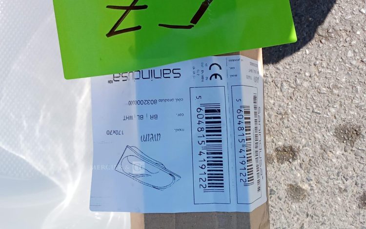 Autre Lot de poignées noir, compatible avec la cuisine du lot 54.  57