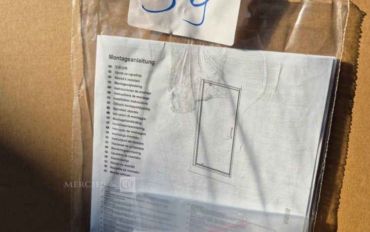 Autre Lot de poignées noir, compatible avec la cuisine du lot 54.  57