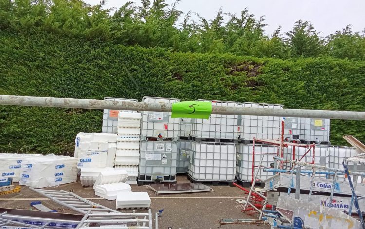 Autre Lot comprenant 100 ml de garde-corps de chantier et 29 barres dattache pour mur  5