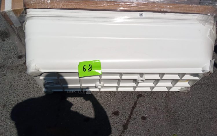 Autre Échelle télescopique de la marque Tubesca, en aluminium léger et robuste.  68