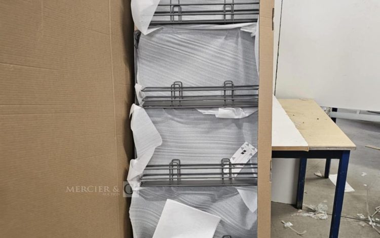 Autre Lot de 8 volets cadre aluminium dont 2 pcs de 107x176cm et 6 pcs de 107x195cm  66