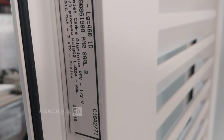 Autre Lot de poignées blanches, compatible avec la cuisine du lot 71. Contient 17 peti  73