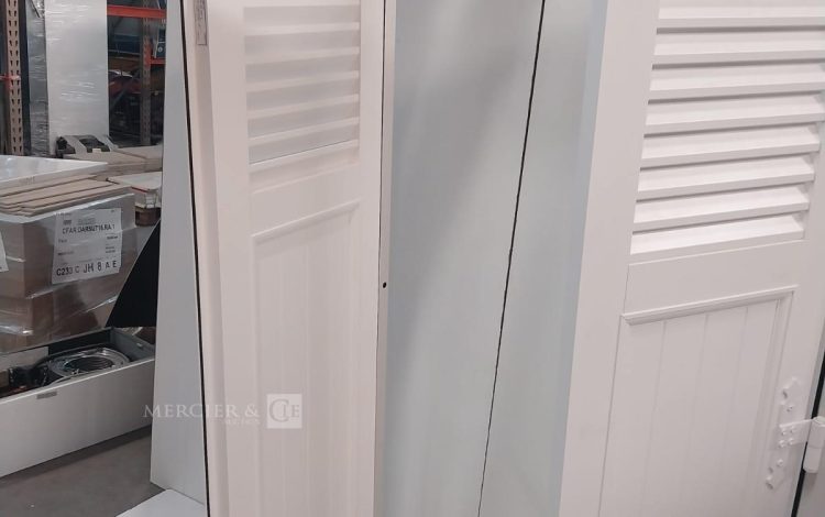 Autre Lot de poignées blanches, compatible avec la cuisine du lot 71. Contient 17 peti  73
