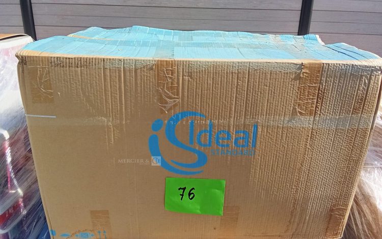 Autre Lot comprenant quatre boîtes de crédence en aluminium composite OSKAB et un fond  76