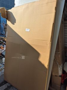 Autre Lot comprenant quatre boîtes de crédence en aluminium composite OSKAB et un fond  76