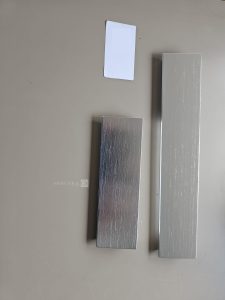 Autre Lot de poignées en inox , compatible avec la cuisine du lot 71. Contient 17 peti  75