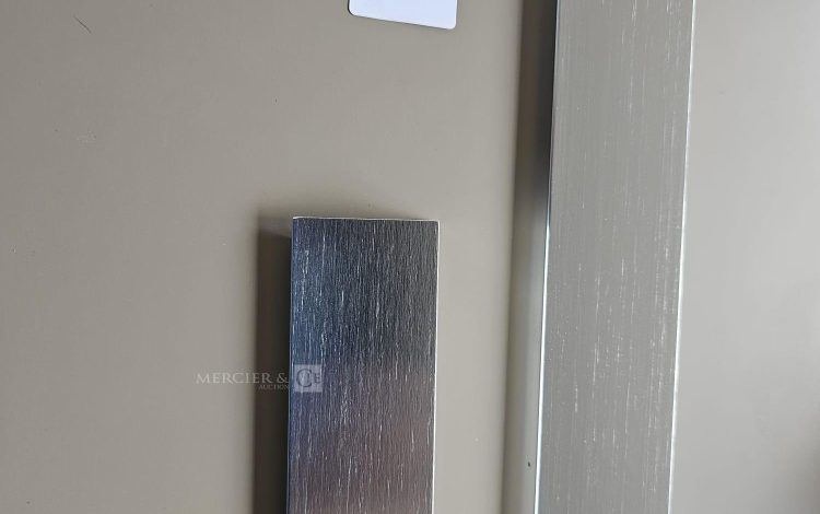 Autre Lot de poignées en inox , compatible avec la cuisine du lot 71. Contient 17 peti  75
