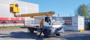 NISSAN CABSTAR E3,5T 3,0 TD 125 CV AVEC NACELLE MULTITEL ALU AF 20 M – DIESEL 4174 H BLANC 83APW59