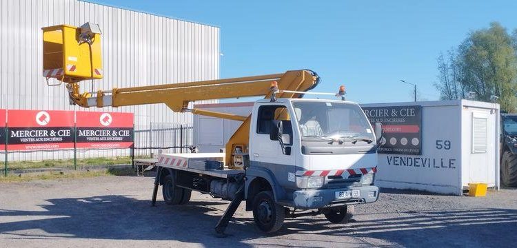 NISSAN CABSTAR E3,5T 3,0 TD 125 CV AVEC NACELLE MULTITEL ALU AF 20 M – DIESEL 4174 H BLANC 83APW59
