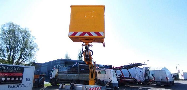 NISSAN CABSTAR E3,5T 3,0 TD 125 CV AVEC NACELLE MULTITEL ALU AF 20 M – DIESEL 4174 H BLANC 83APW59