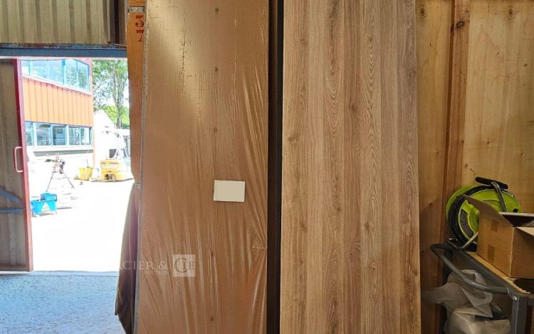Autre Lot de deux crédences double face de 3 m de la marque OSKAB, couleur bois et gri  77