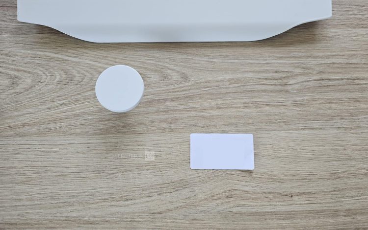 Autre Lot de poignées blanches, compatible avec la cousine du lot 89. Contient 5 peti  82