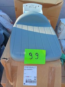 Autre Lot composé de 4 sièges de douche rabattables, de la marque PRESSALIT, modèle R1  88