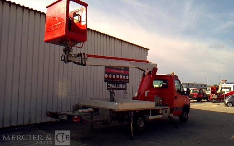 IVECO 35S11  NACELLE SUR VL 16M  2763H MULTITEL 160 ALU/DS ROUGE BY-680-LH