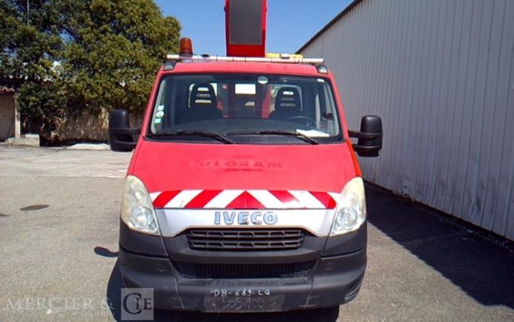 IVECO 35S12 AVEC NACELLE GSR 179T 18M  DB-689-LQ