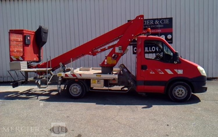 IVECO 35S12 AVEC NACELLE GSR 179T 18M  DB-689-LQ