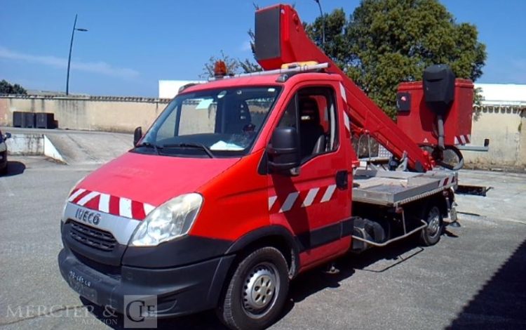 IVECO 35S12 AVEC NACELLE GSR 179T 18M  DB-689-LQ