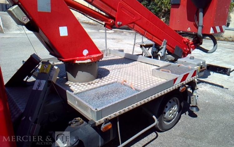 IVECO 35S12 AVEC NACELLE GSR 179T 18M  DB-689-LQ