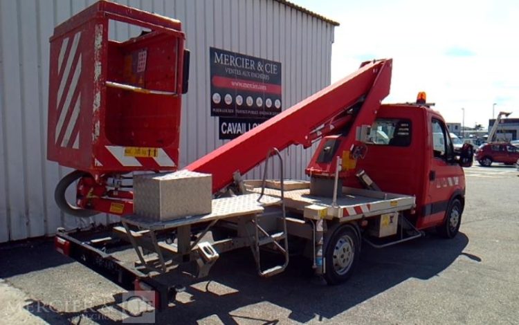 IVECO 35S12 AVEC NACELLE GSR 179T 18M  DB-689-LQ
