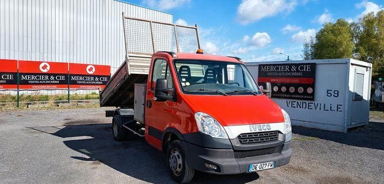 IVECO 35C13 BENNE SIMPLE CABINE COFFRE  DE-027-FW