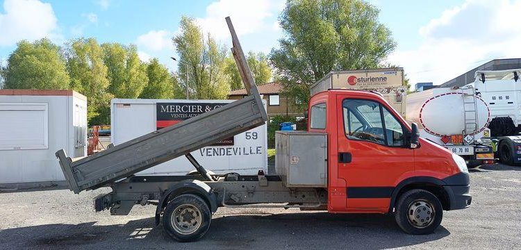 IVECO 35C13 BENNE SIMPLE CABINE COFFRE  DE-027-FW