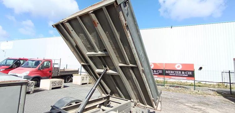 IVECO 35C13 BENNE SIMPLE CABINE COFFRE  DE-027-FW