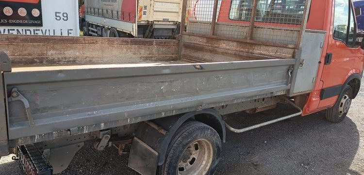 IVECO 35C13 BENNE SIMPLE CABINE COFFRE  DE-027-FW